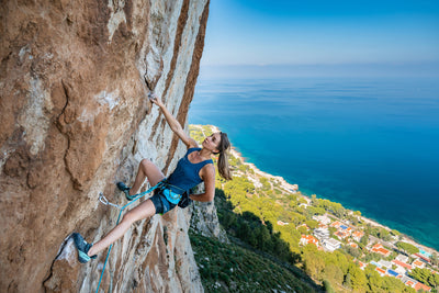 “L’ISOLA VERTICALE”: INSIEME AI RAGNI ALLA SCOPERTA DELLA ROCCIA SICILIANA